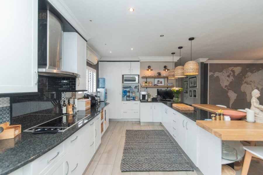 8 Bedroom Property for Sale in Summerstrand Eastern Cape